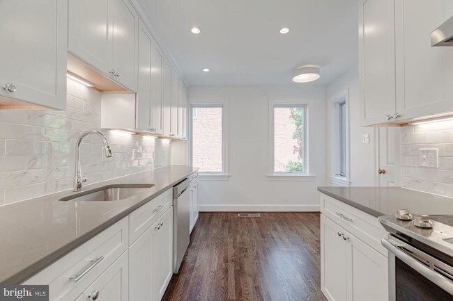 Foto del edificio - 3954 Georgetown Ct NW