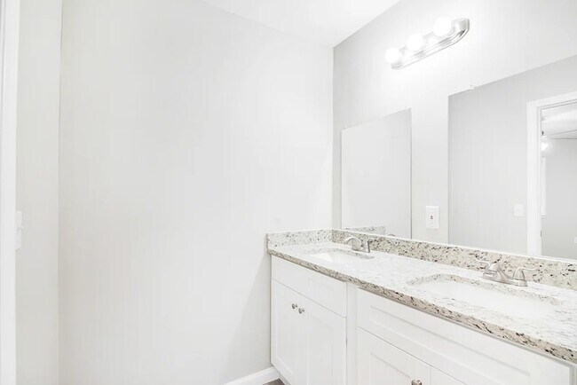 Foto del edificio - 1311 Clermont Rd