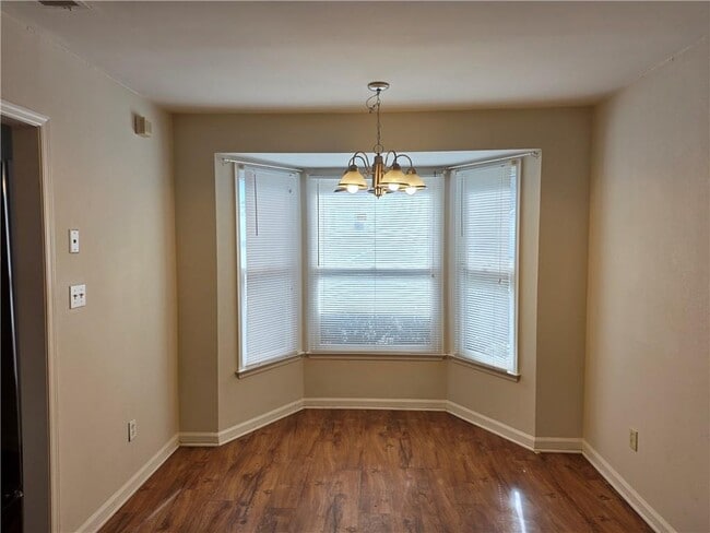 Building Photo - 1225 Oakplace Dr SW
