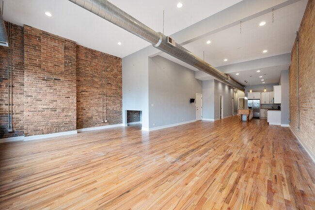Foto del edificio - 1019 W Lake St