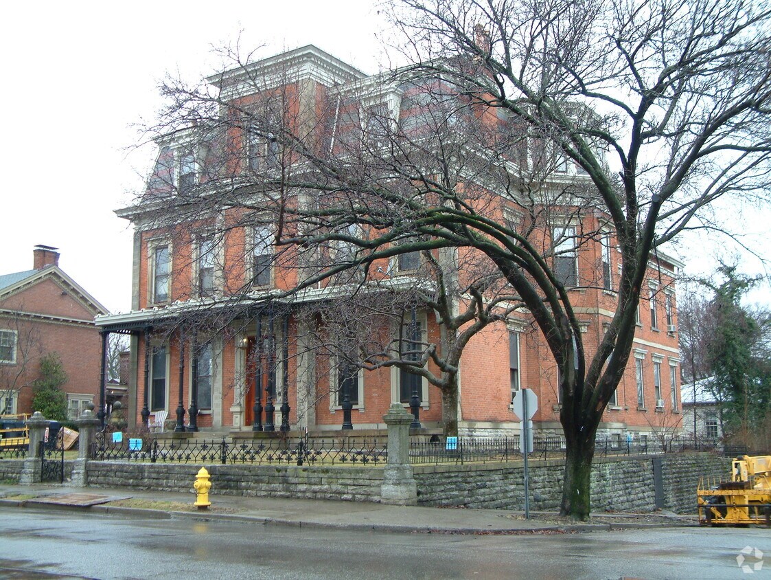 Foto del edificio - 326 E 2nd St
