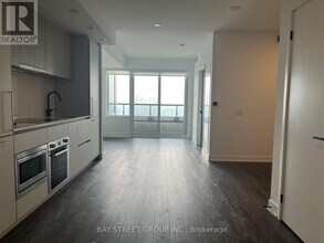 Building Photo - 609 Sherbourne St
