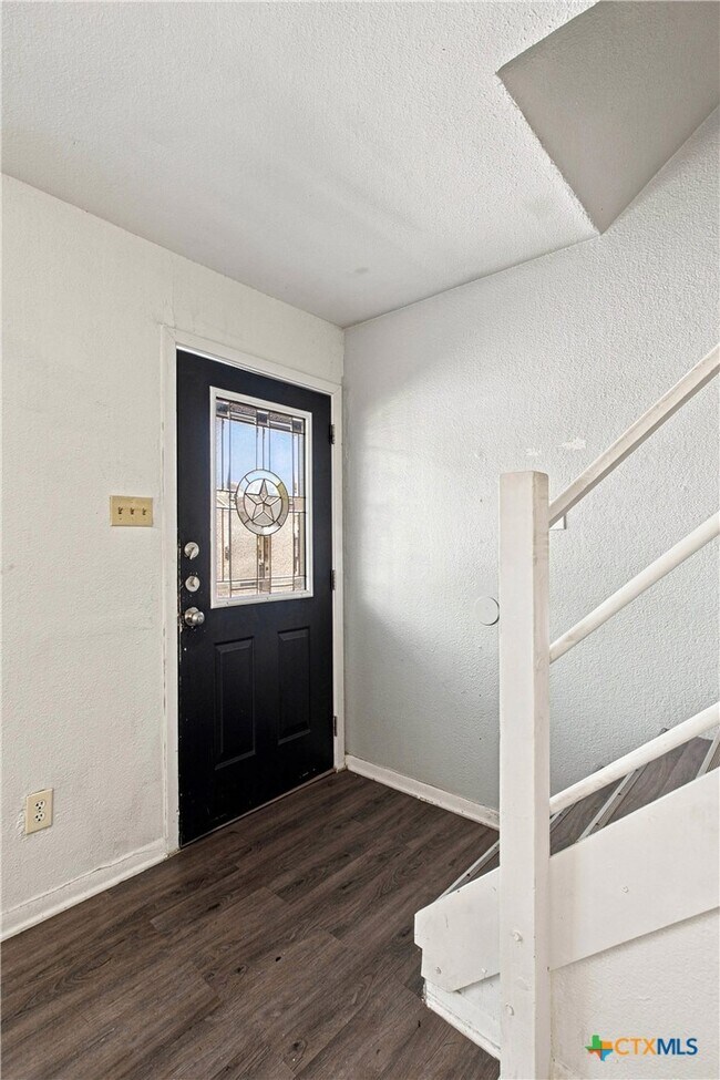 Foto del edificio - 3410 Victoria Cir