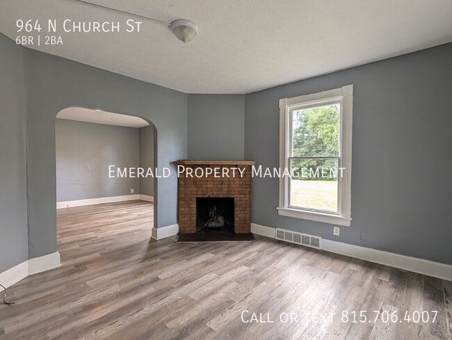 Building Photo - 964 N Church St