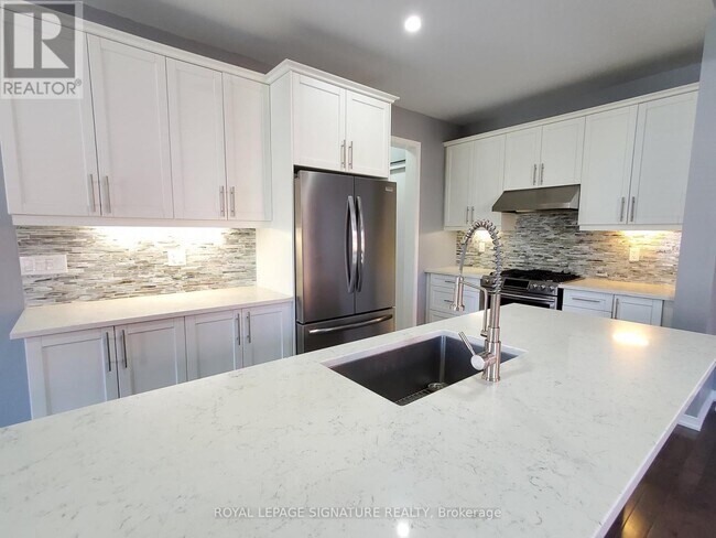 Building Photo - 373 Falling Green Cres