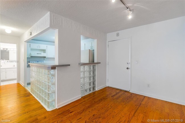 Building Photo - 1 br, 1 bath  - 1754 Meridian Ave