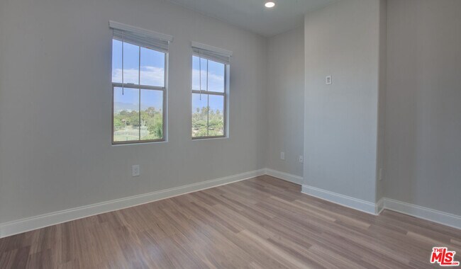 Foto del edificio - 6280 W 3rd St