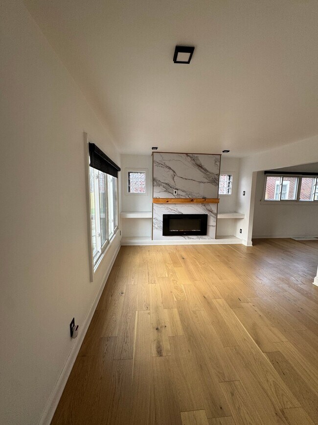 Foto del edificio - 15318 Murray Hill St