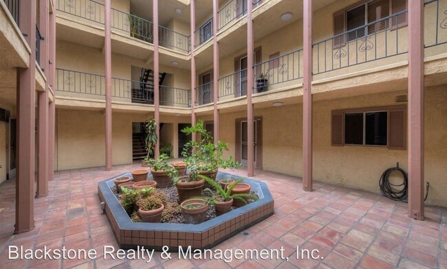 Building Photo - 11507 Moorpark St