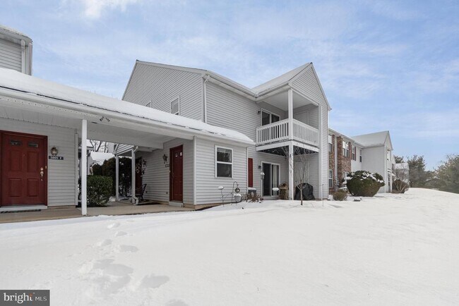 Foto del edificio - 5805 Hidden Lake Dr