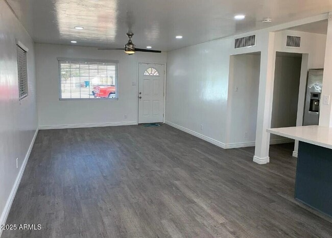 Building Photo - 2125 W Verde Ln
