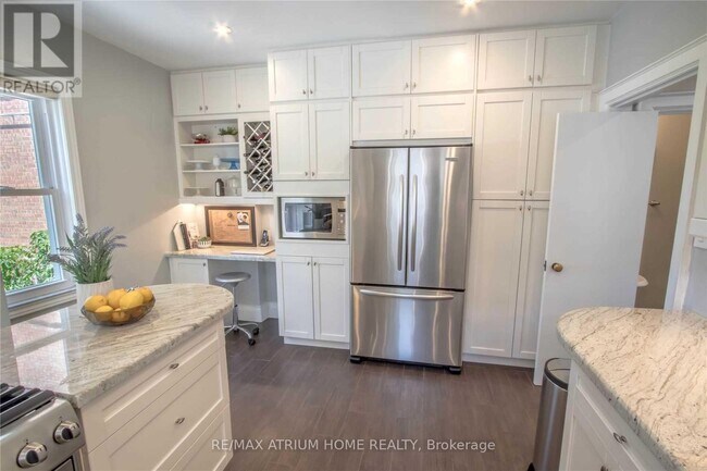 Photo du bâtiment - 320 Hillsdale Ave E