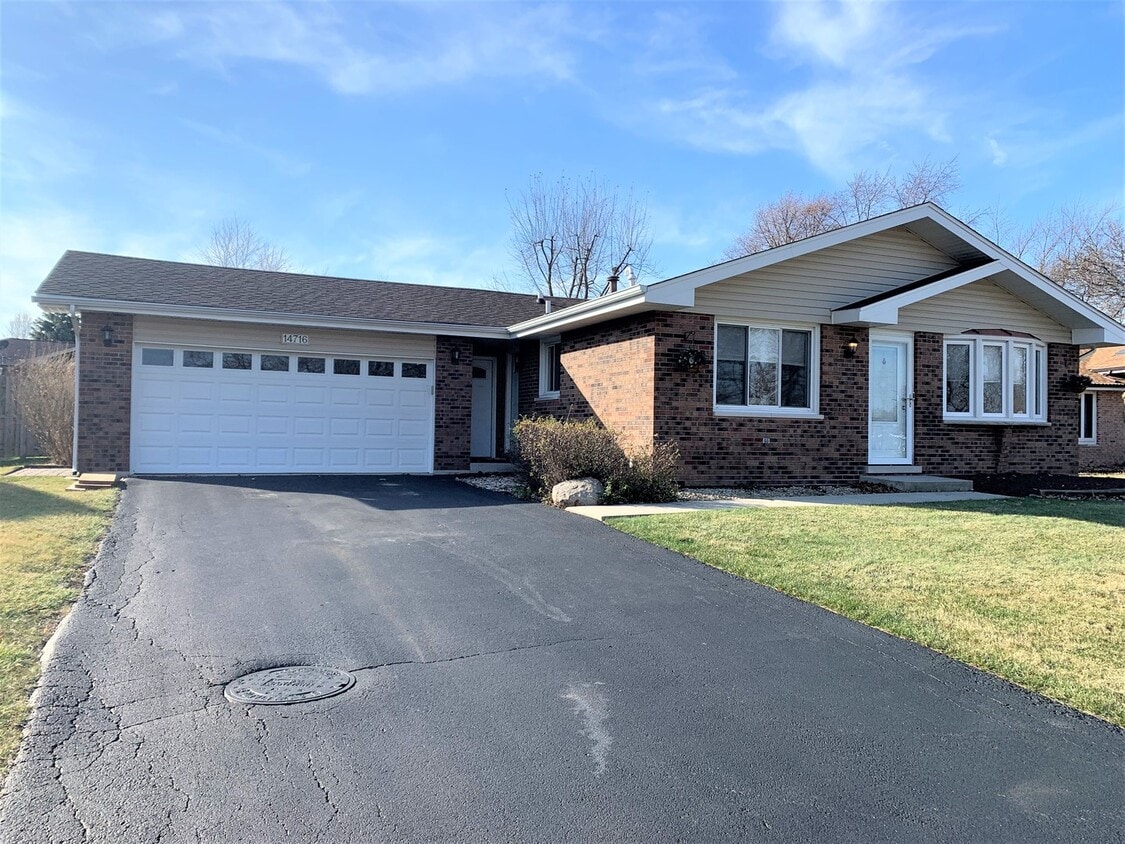 14716 S Arboretum Dr, Lockport, IL 60491 House Rental in Lockport, IL