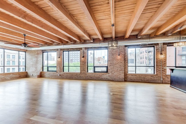Building Photo - 935 W Randolph St