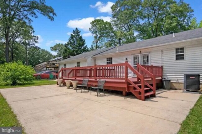Foto del edificio - 6715 McKeldin Dr