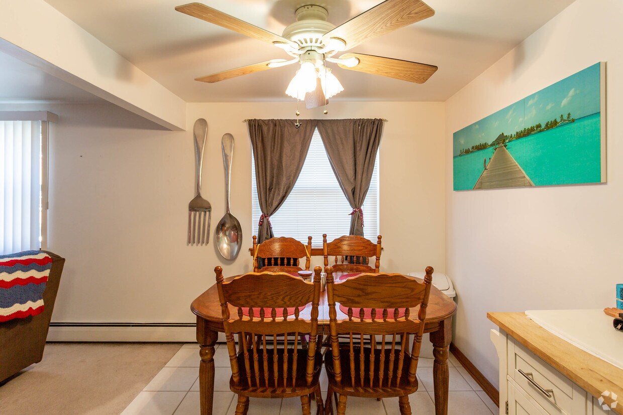 Apartamento de 2 habitaciones con zona de comedor - Willow Ridge Court
