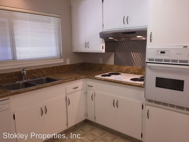Building Photo - 4 br, 2 bath House - 243 Croyden Dr.