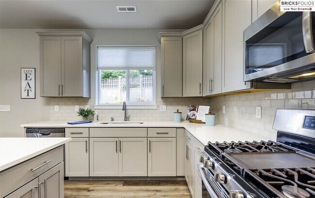 Foto del edificio - Banyan Grove, Bremerton: Charming 4-Bedroo...