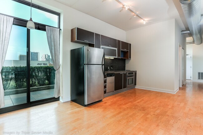 Kitchen - 650 W Wayman St