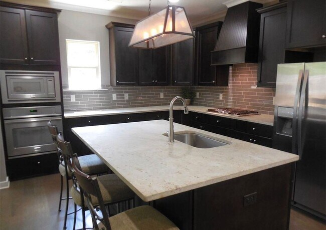 Building Photo - Charming 4BR, 2.5Bath House in Hoover