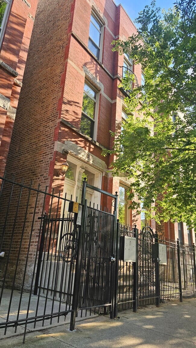 Building Photo - 1411 W Ohio St