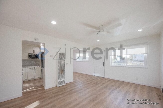 Building Photo - Unit