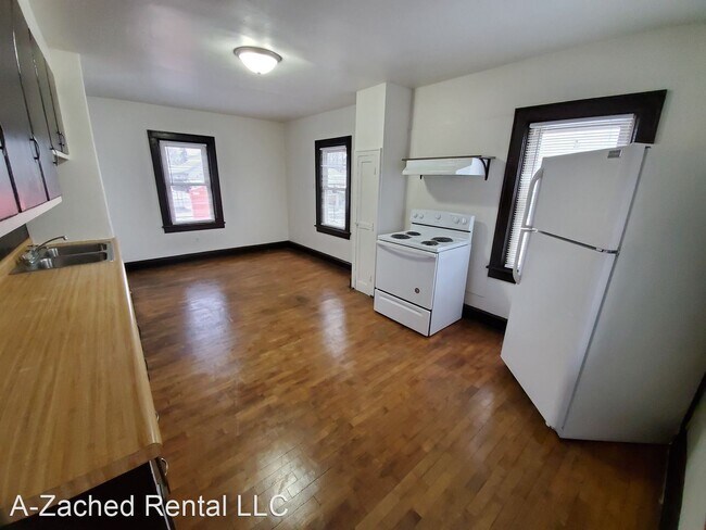 Foto del edificio - 4 br, 1 bath House - 101 W 4th Street