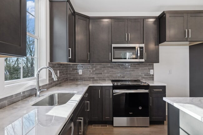 Building Photo - 2109 Chadwell Retreat Dr