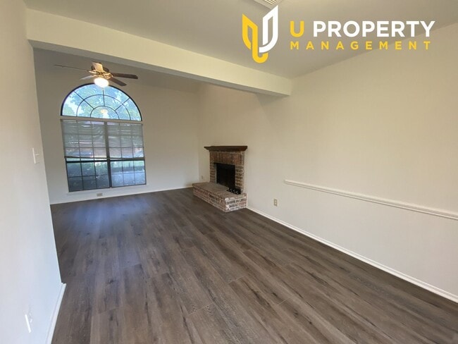 Building Photo - 6705 Vero Dr