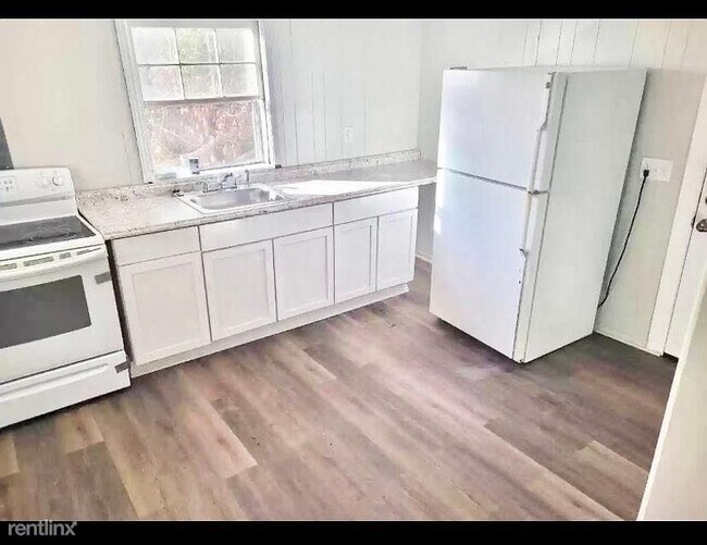 Building Photo - 3 br, 1 bath House - 404 2nd Street