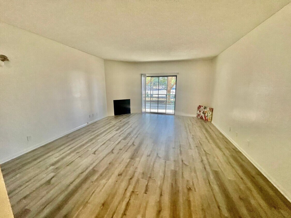 Primary Photo - 2725 Abbot Kinney Blvd