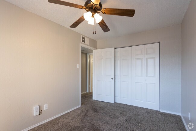 3BR 2BA - 1,390 - Signature Place
