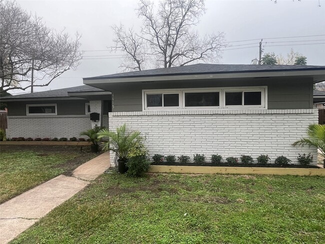 Foto del edificio - 4415 Merwin St