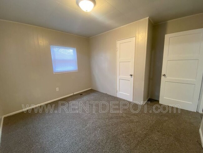 Foto del edificio - 1410 E Tennessee St