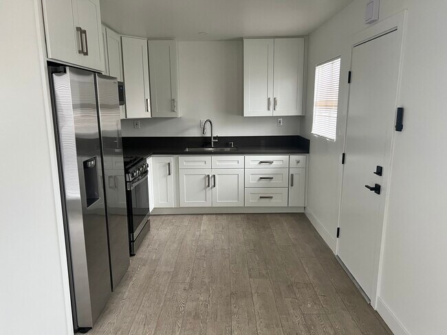 Building Photo - 528 W 93rd St