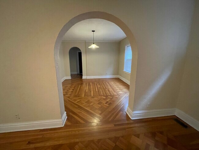 Dining room - 7315 Lindell Blvd