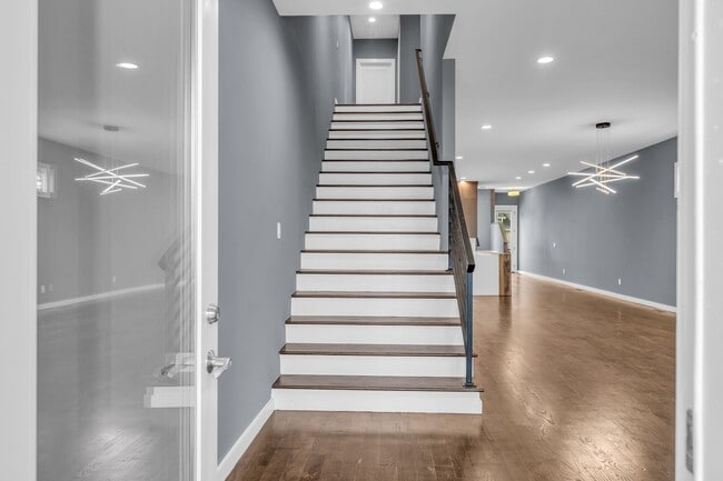 Building Photo - 418 37th Ave N