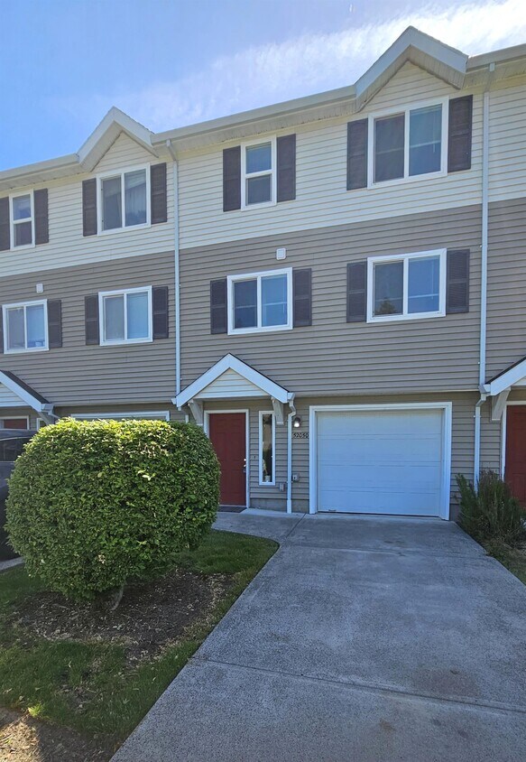 52050 SW Johanna Dr, Scappoose, OR 97056 Townhome Rentals in