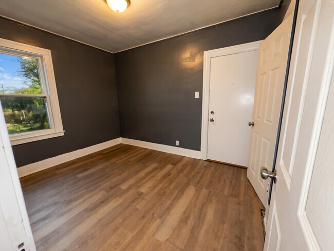 Foto del edificio - 4666 Lillibridge St