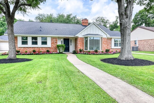 Building Photo - 2519 Parana Dr