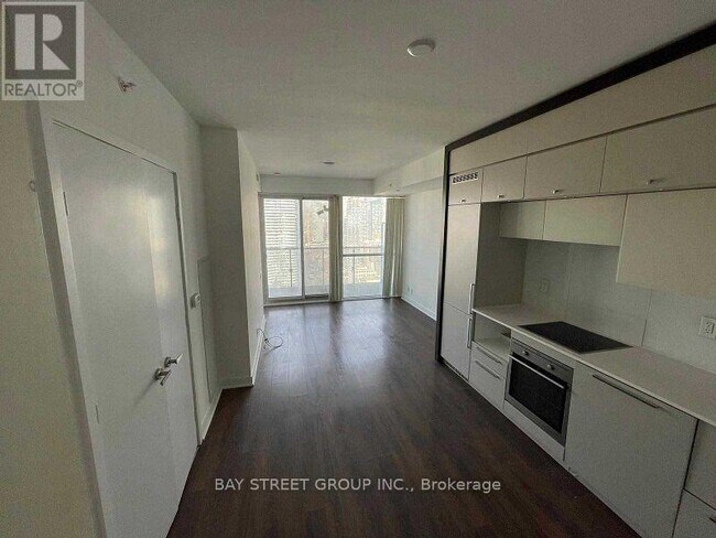 Building Photo - 15 Grenville St