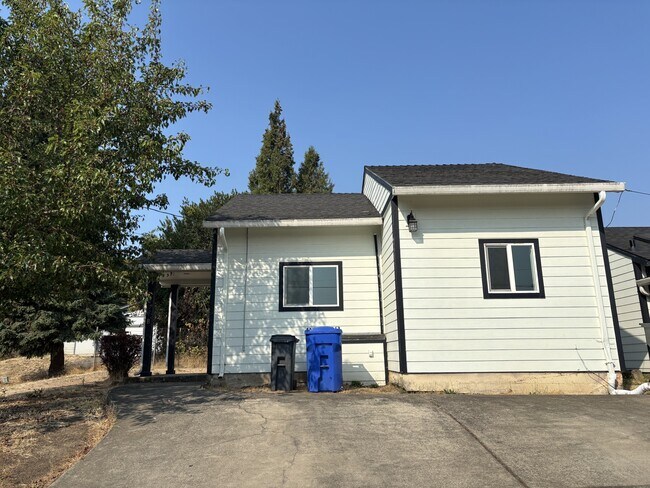 Foto del edificio - 3831 Duplex Ct SE