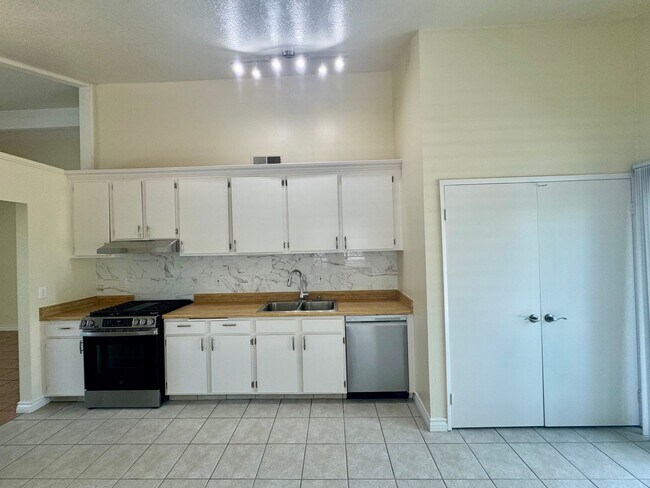 Foto del edificio - Lovely 3 bedroom single level home in Miss...