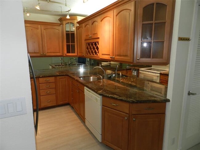 Foto del edificio - 6307 Bay Club Dr