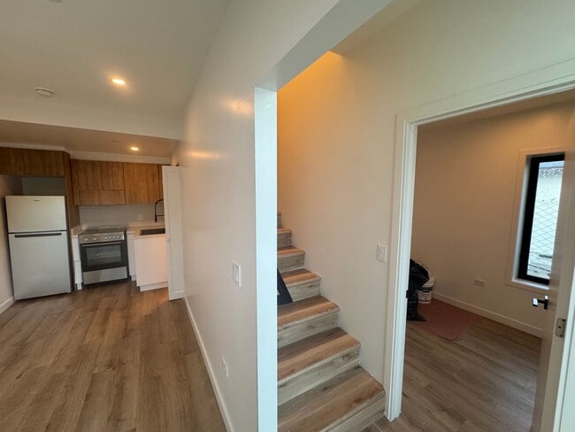 Building Photo - AMAZING NEW CONSTRUCTION UNIT NEAR DOWNTOWN