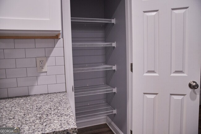 Foto del edificio - 248 Mill Creek Pl
