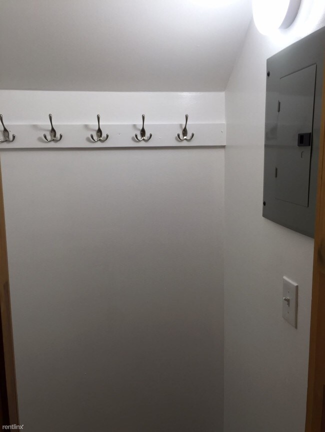 Building Photo - 404 Abell Ave