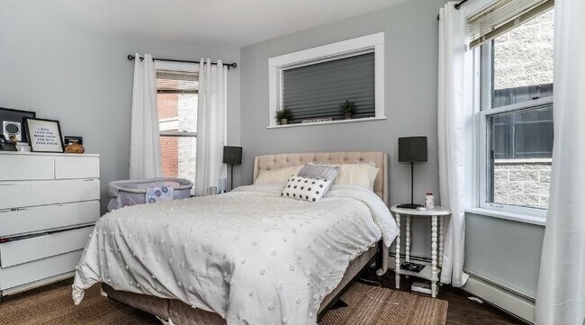 Foto del edificio - 1509 W School St