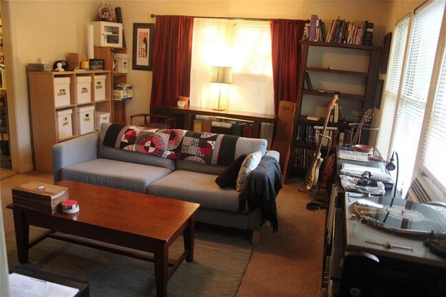 Building Photo - 611 Clifford Dr