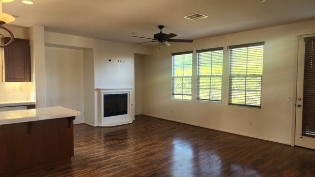 Building Photo - 476